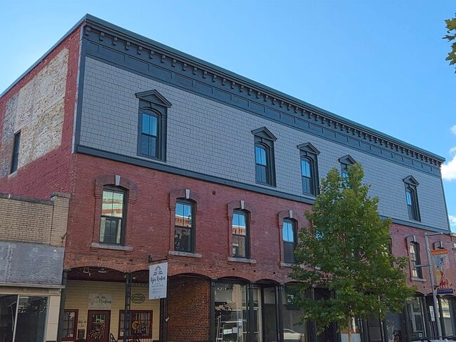 Building Photo - 36 Pleasant St