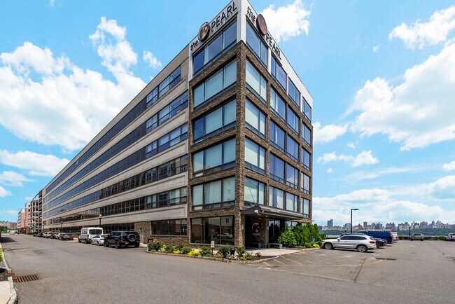 Building Photo - 9 Somerset Ln