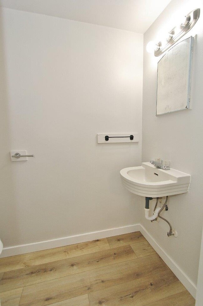 Building Photo - 816 S Washington Ave