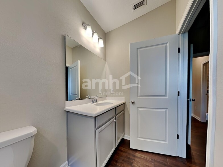 Building Photo - 172 Hemlock Point