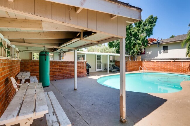 Building Photo - !!!MOVE IN SPECIAL - 50% off !!! Upgraded ...