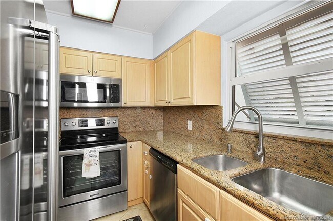 Building Photo - 3129 SE Indian St