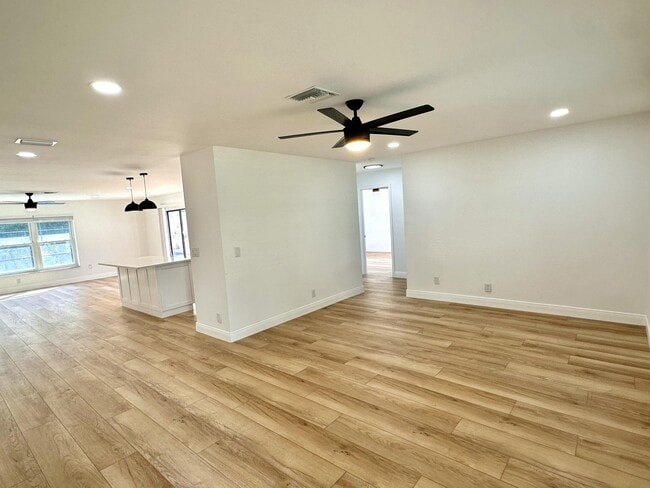 Building Photo - 127 Cordoba Cir