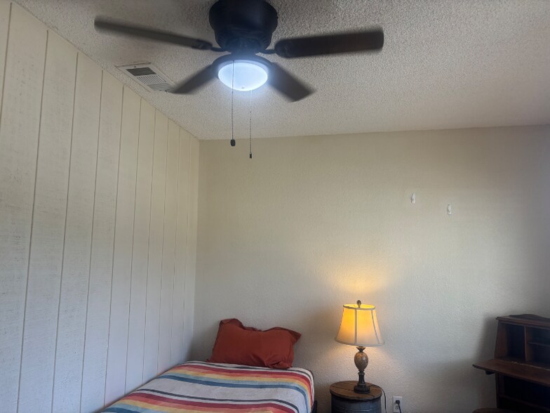 Building Photo - 21355 Webster Ave