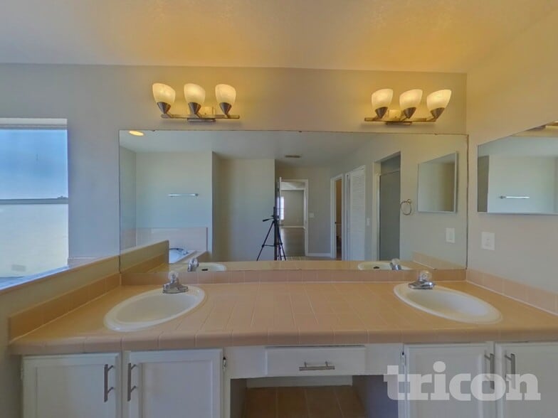 Building Photo - 1240 Wyndham Pine Dr