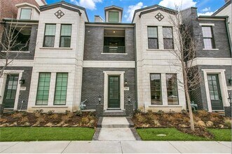 Building Photo - 256 Crockett St