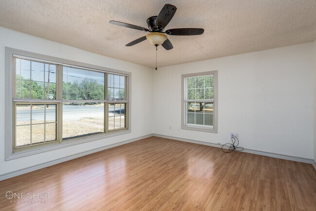 Building Photo - 2349 Highland Ave