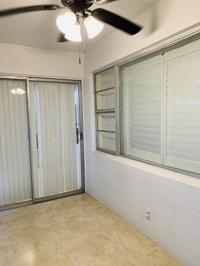 Building Photo - 100 Royal Palm Way