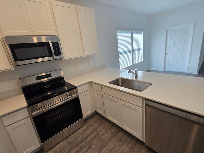 Building Photo - 3 bedroom 2.5 Bath in Tara Baywood