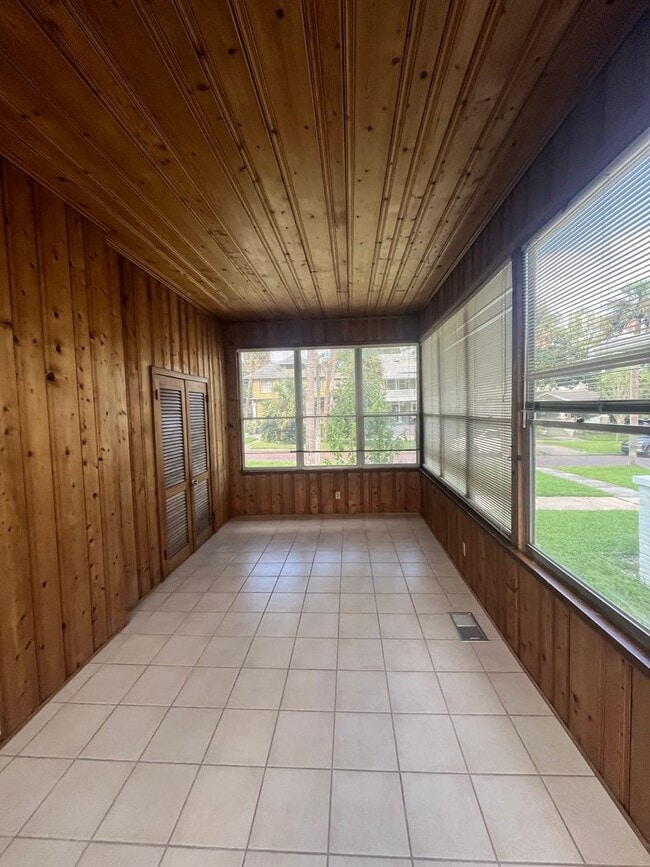 Building Photo - 1808 Bayard Pl