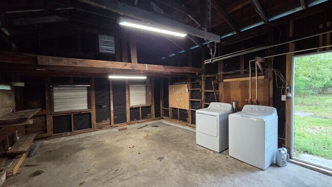 Building Photo - Affordable 3 Bed in Jacksonville. Bonus Room. Fenced in yard. Garage + Modern Bathroom