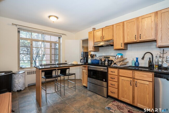 Building Photo - 20 Outlook Ave