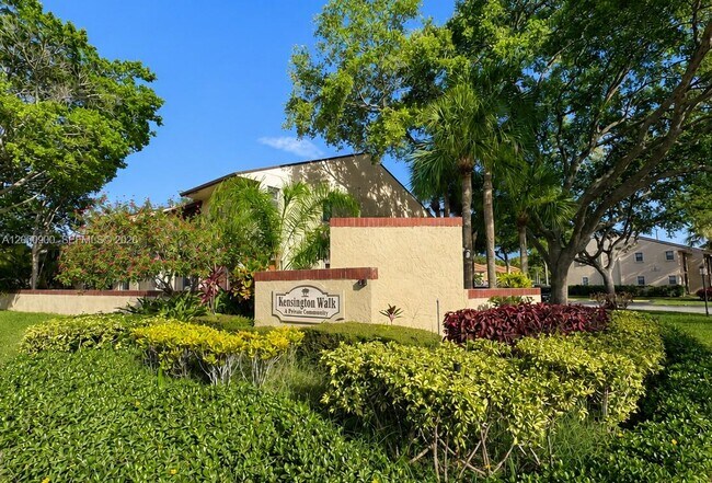 Building Photo - 6585 Somerset Dr