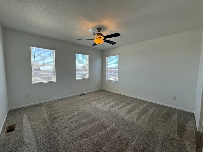 Building Photo - Newer 3 Bedroom plus loft in Paint Brush Hills