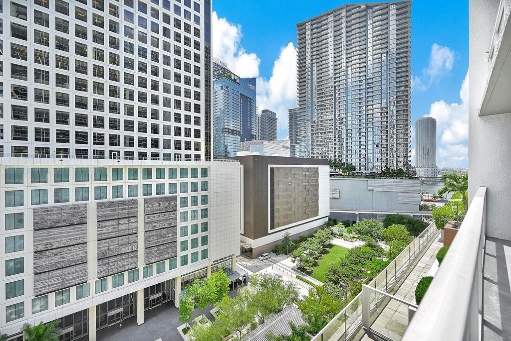 Building Photo - 500 Brickell Ave