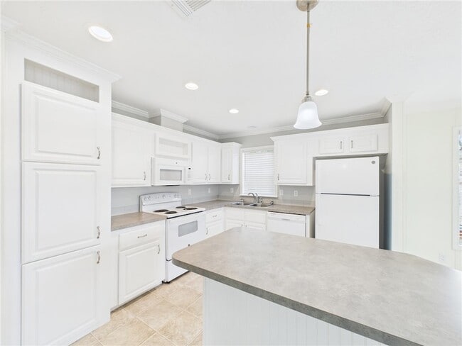 Building Photo - 310 Pineapple St