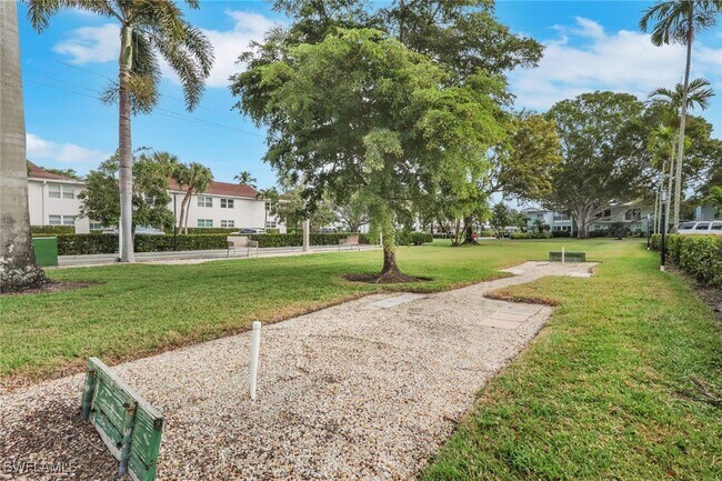 Building Photo - 642 12th Ave S