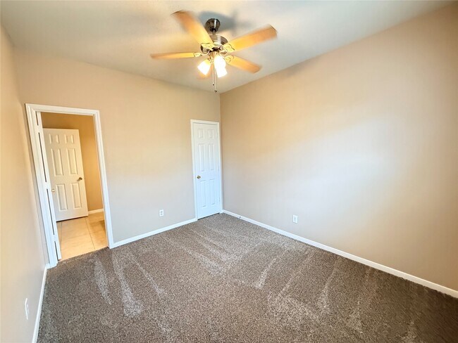 Building Photo - 15423 Fir Woods Ln