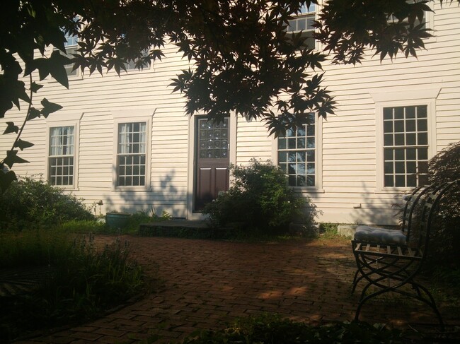 Building Photo - 48 Benefit St