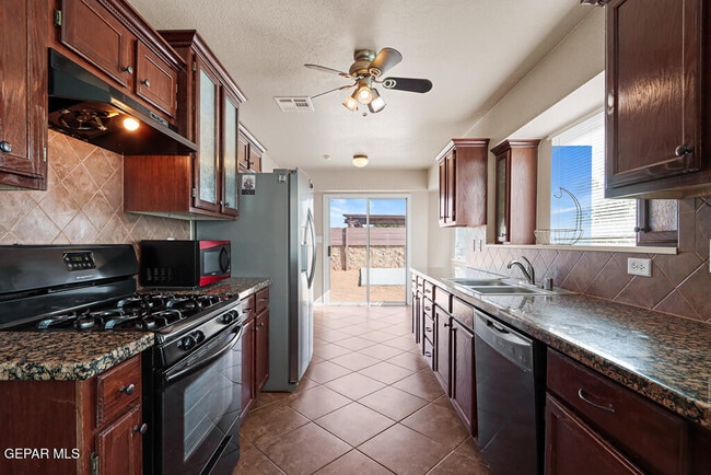 Building Photo - 14413 Desert Sage Dr