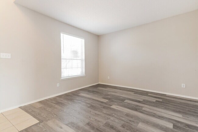 Building Photo - 2104 Aster Trail