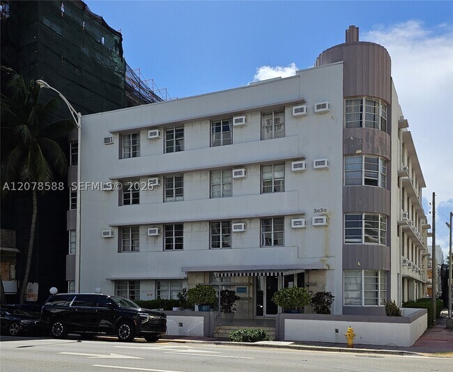Building Photo - 3030 Collins Ave
