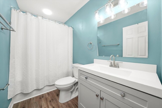 Building Photo - Stylish 4-Bedroom Home with Room to Work, ...