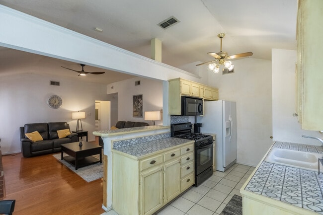 Building Photo - 5072 Big Sky Dr