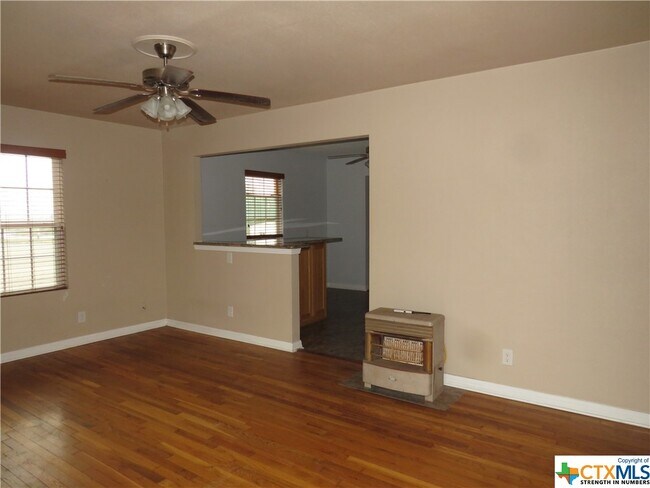 Building Photo - 2116 W Avenue D