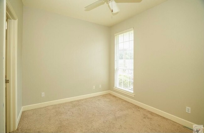 Building Photo - Beautiful, Spacious 4 bedroom Home for Rent!