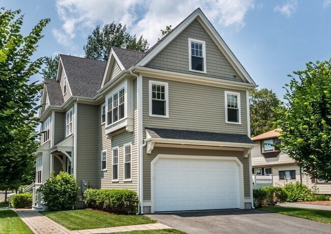 Building Photo - 7 Floral Ave