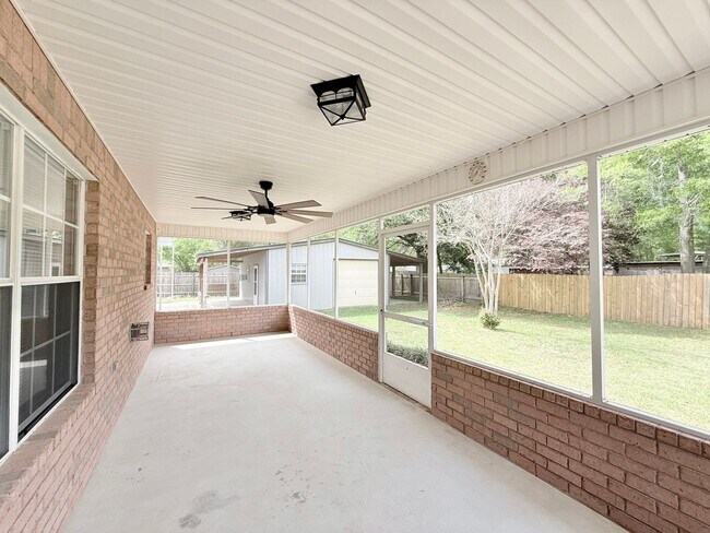 Building Photo - Custom Built 4-Bedroom/3 Bathroom Home