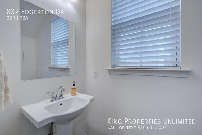 Building Photo - 832 Edgerton Dr