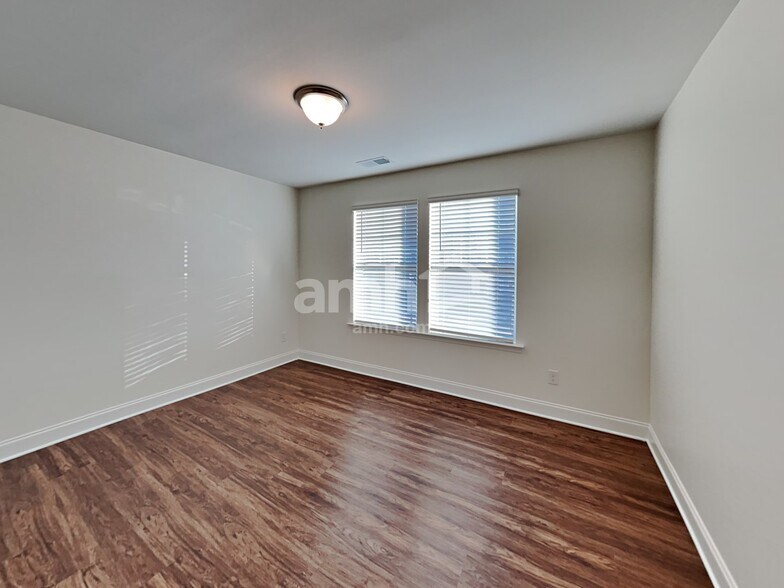 Building Photo - 415 Golden Maple Pl