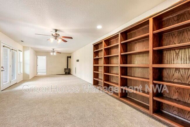 Building Photo - 28 Latshaw Dr