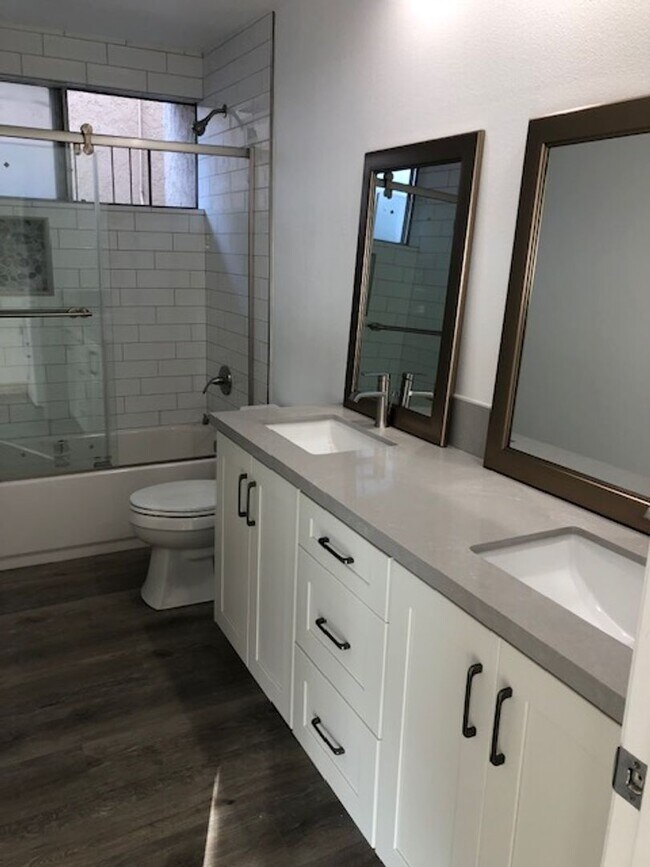 Building Photo - Domingo