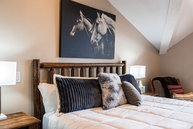 Building Photo - Immaculate Spanish Peaks Condo with Hot Tub & Pool Access