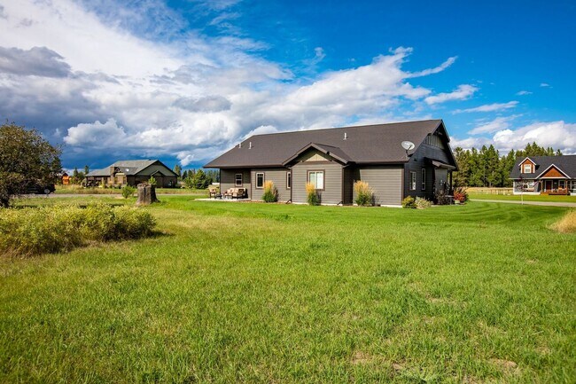 Building Photo - Glacier Ranch Home Available August 1