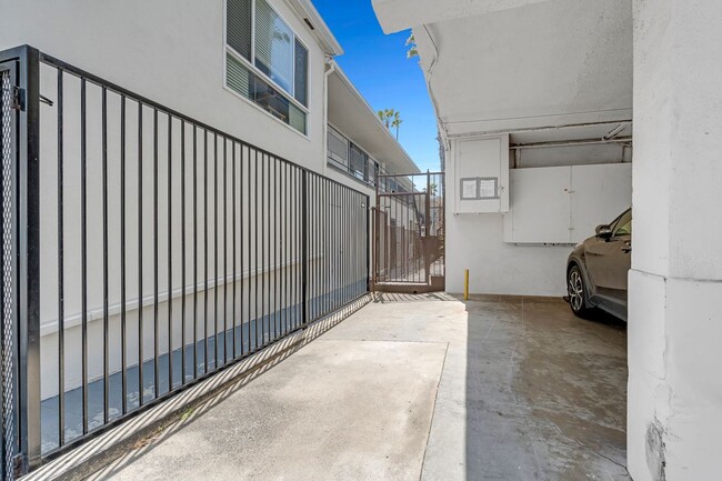 Building Photo - 937 5th St