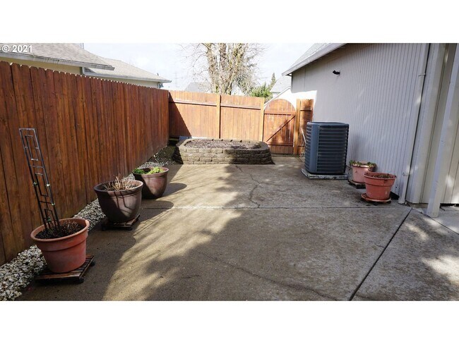 Building Photo - Charming 3-Bedroom Home with Covered Patio...