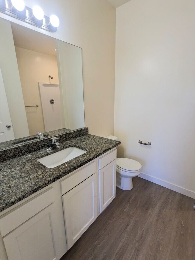 Building Photo - Move In This August! 3 Weeks Rent Free – 3...