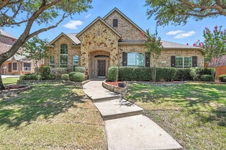 Building Photo - Room in House on Smoke Tree Dr