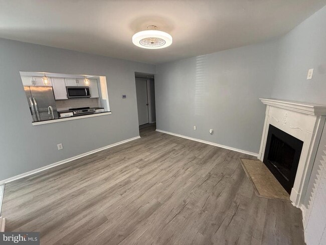 Building Photo - 313 Gregorys Way