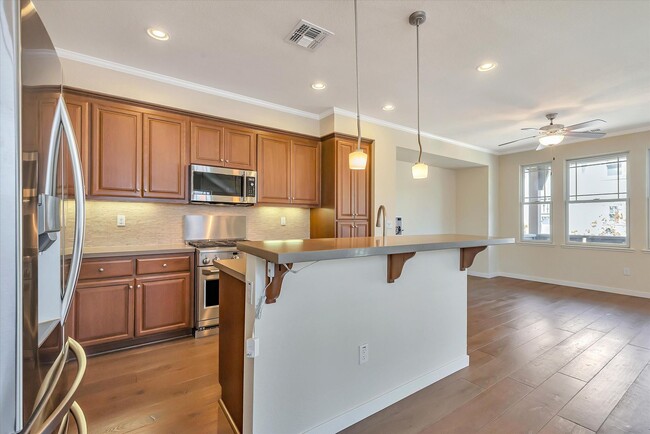 Building Photo - WOW! GREAT HOME! Mountain View!