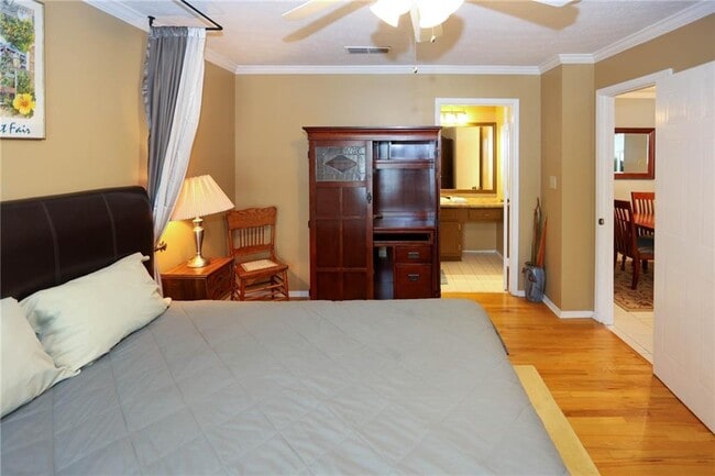 Building Photo - 402 Olde Mill Ln