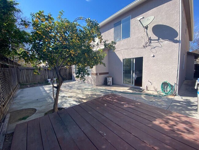 Building Photo - 1582 Sawgrass Dr