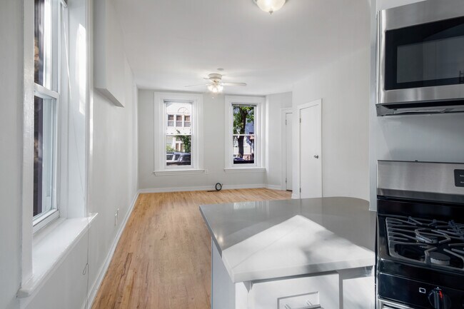 Building Photo - 1437 Superior-2F