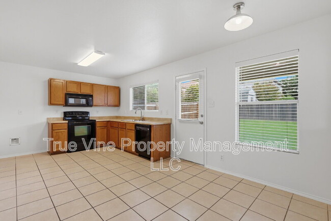 Building Photo - 136 Texas Mulberry