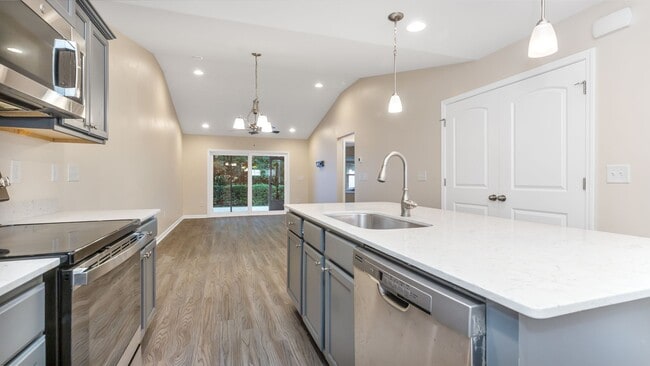 Building Photo - 132 Machrie Loop