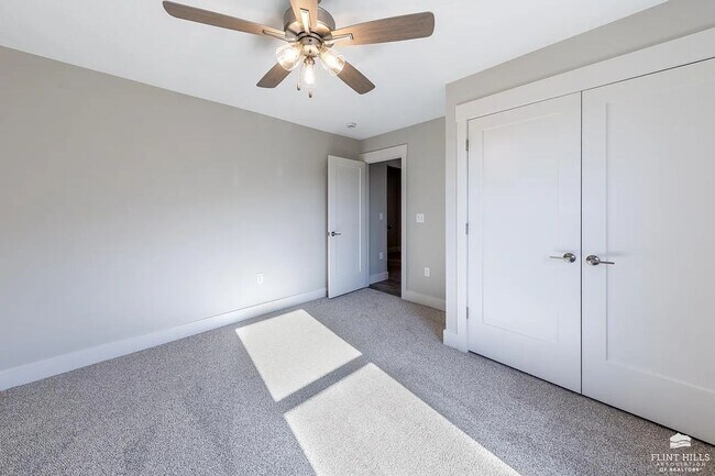 Building Photo - Open-Concept Modern 3 Bedroom, 3 bathroom house